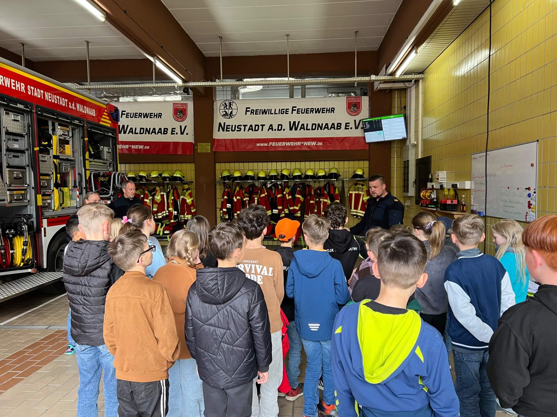 Klasse in Feuerwehrhaus