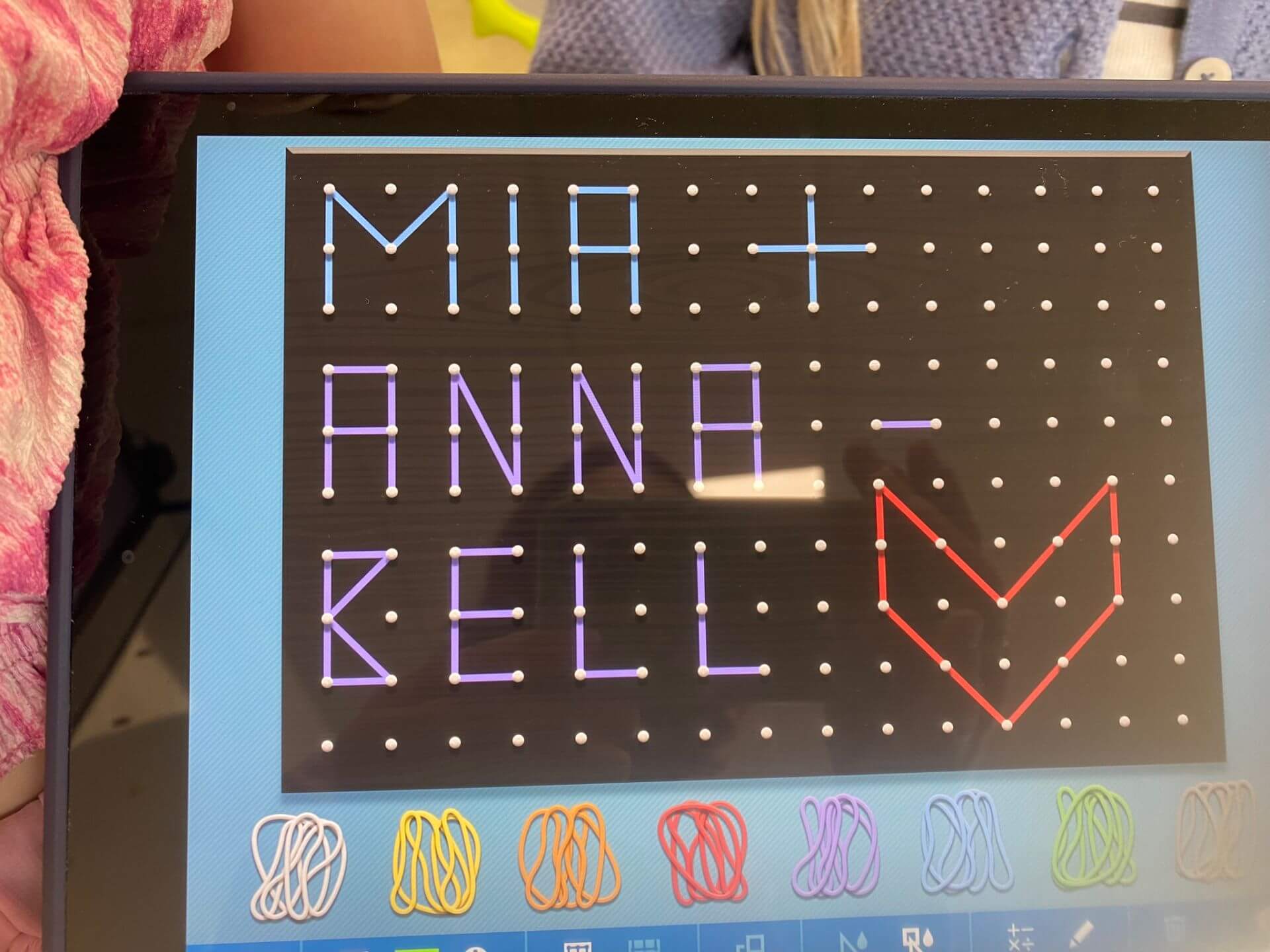 Mia und Annabella als gezeichneter Schriftzug